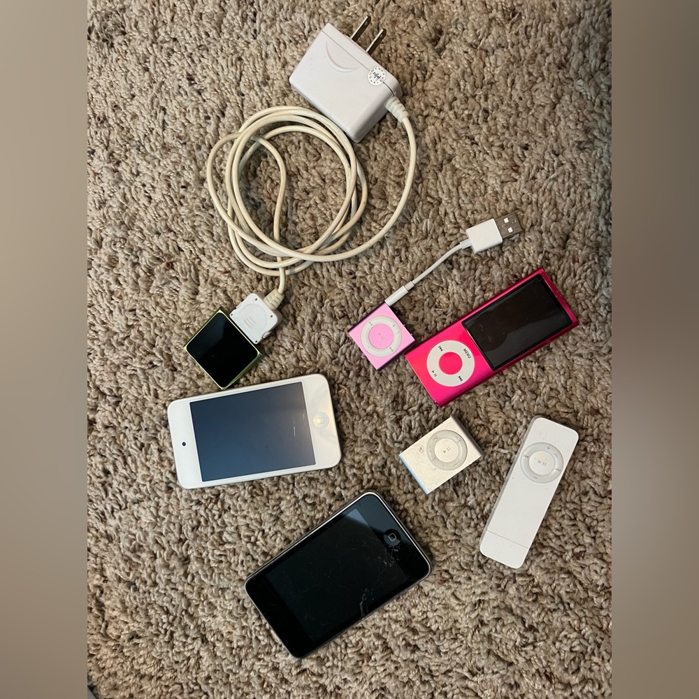 Various iPods, shuffles, and nanos